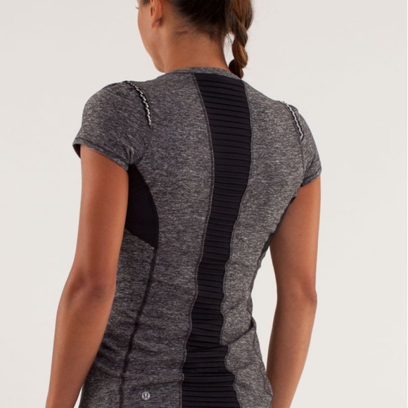 Lululemon Star Runner Short Sleeve Shirt In Black/Gray
Size 8 - Picture 2 of 6
